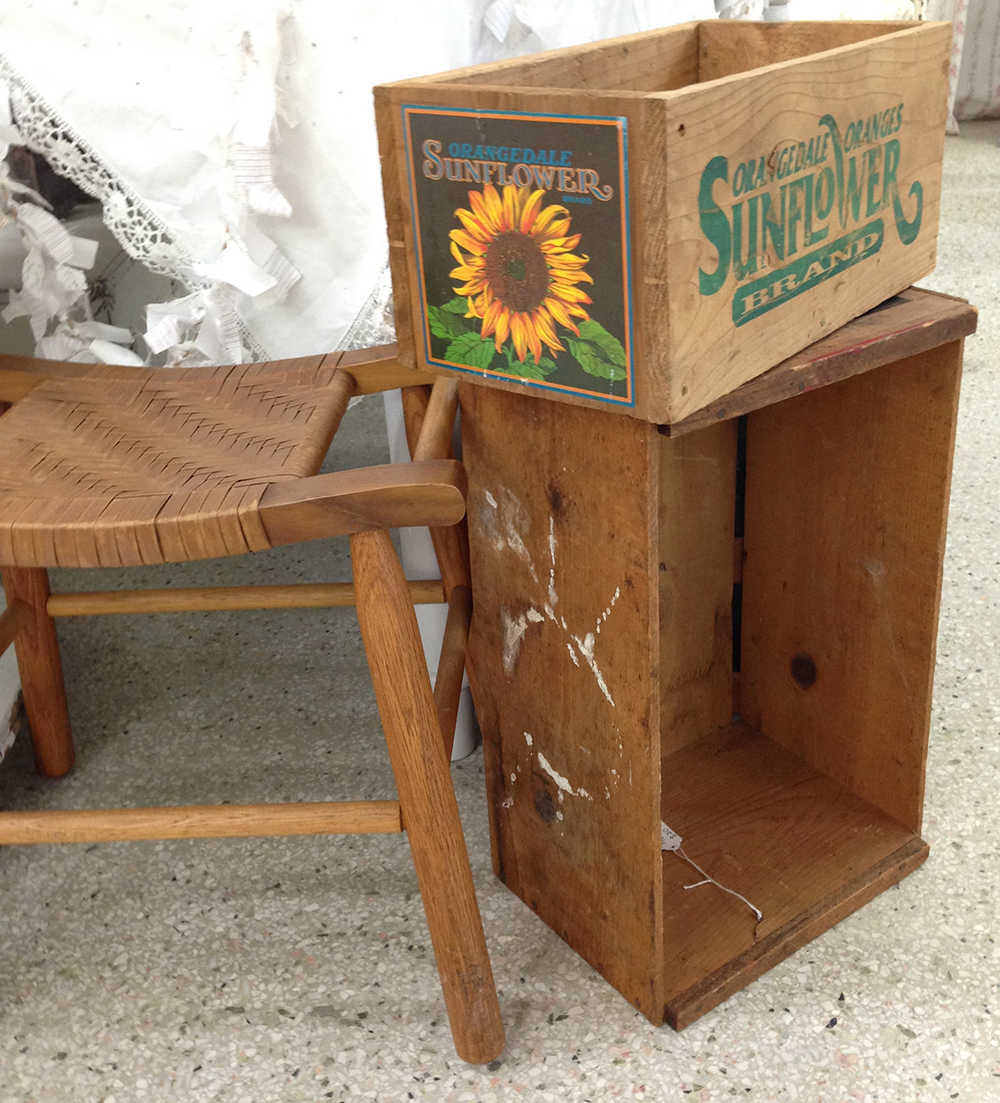 Vintage wood crates with sunflower art and lettering - Art Inspiration