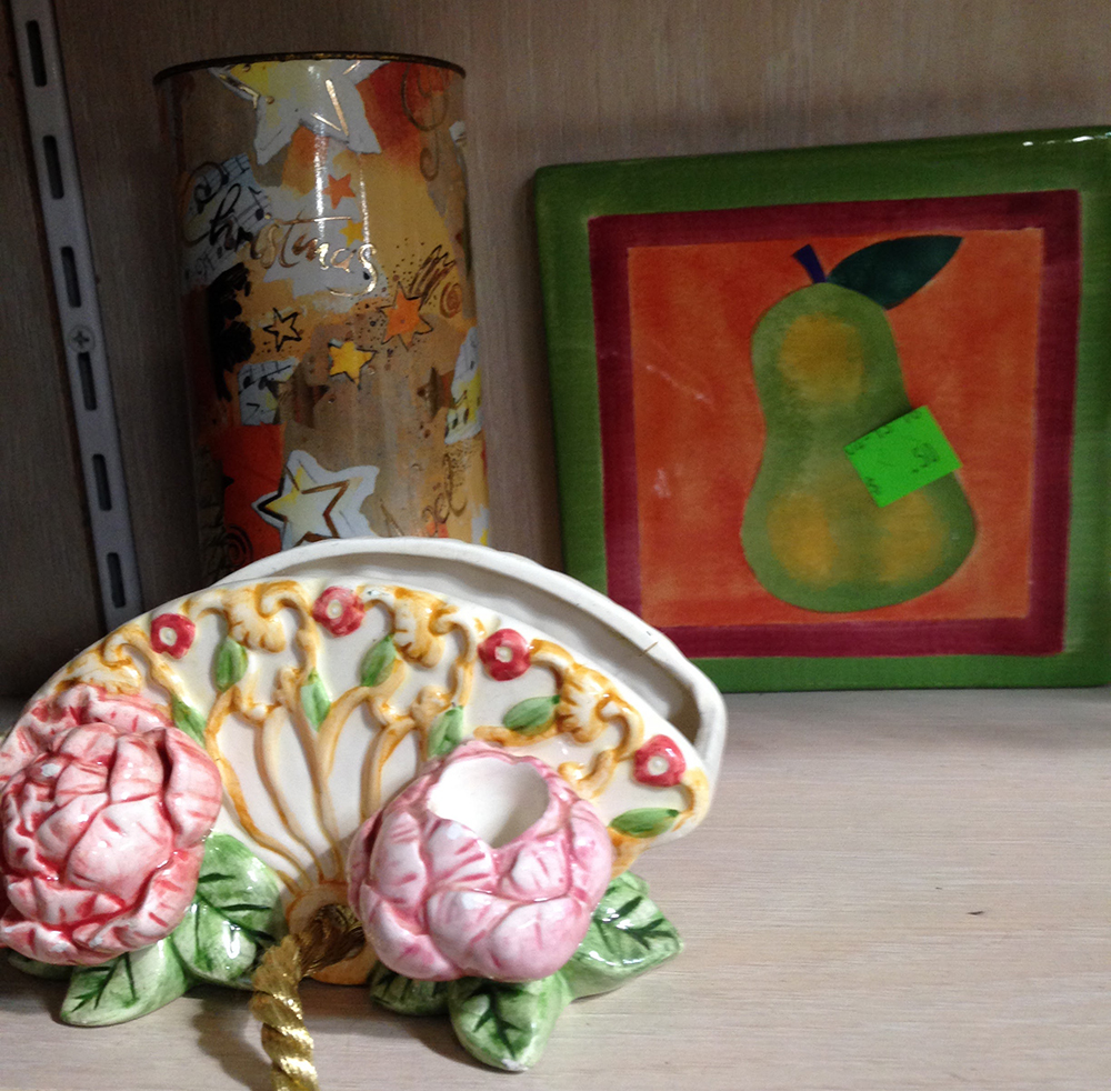Vintage floral ceramic and pear - Art Inspiration and Thrifting