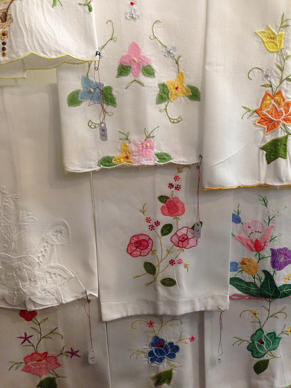 Vintage embroidered handkerchiefs - Art Inspiration and Thrifting