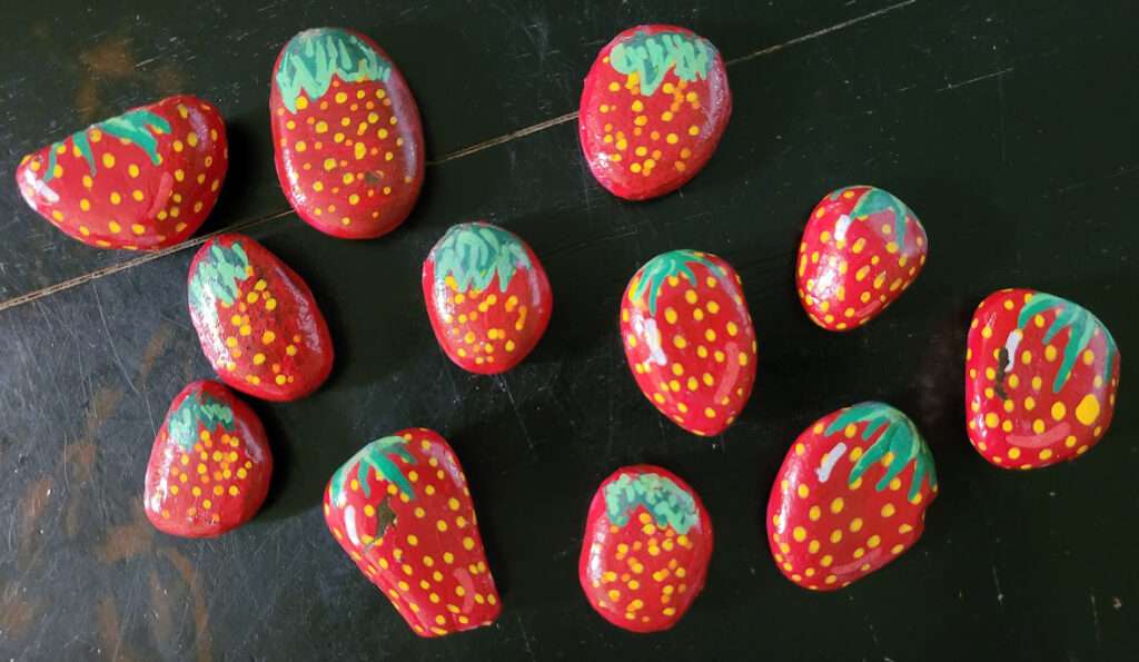 Paint strawberry rocks for your garden and make birds eat rocks